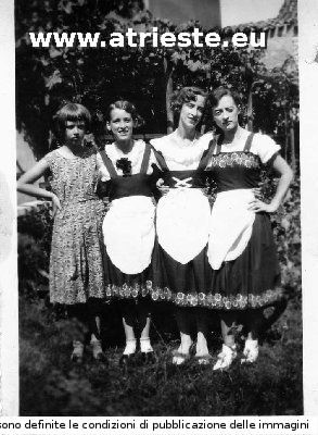 Le 4 ragazze Marini, 1932.jpg
