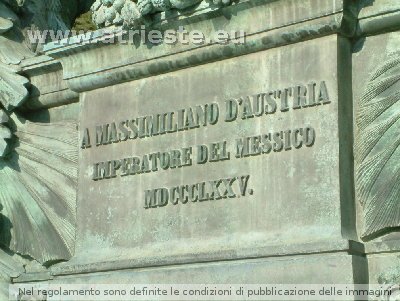 100 Monumento a Massimiliano 2005.JPG