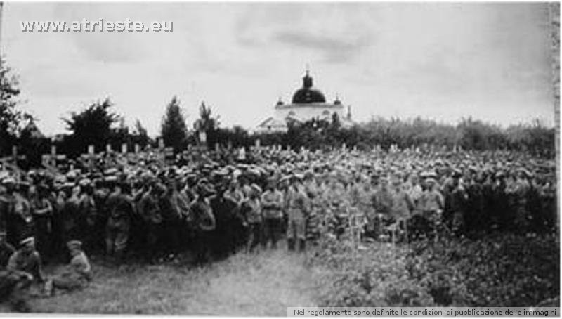 ex Prigionieri italiani a Kirsanov, durante la cerimonia dell'inaugurazione al monumento dei caduti
