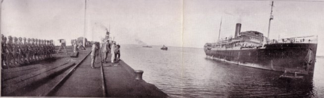 Porto di Chin-Kwan-Tao :1 set 1918 .Le truppe del Corpo di Spedizione Estremo Oriente, sulla nave Roma, partite da Napoli, in arrivo prima di ripartire per Tientsin