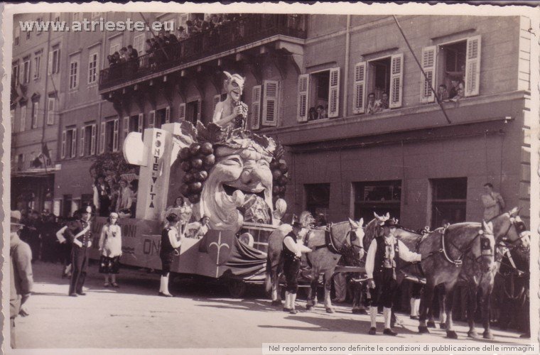 Trieste Parade A.jpg