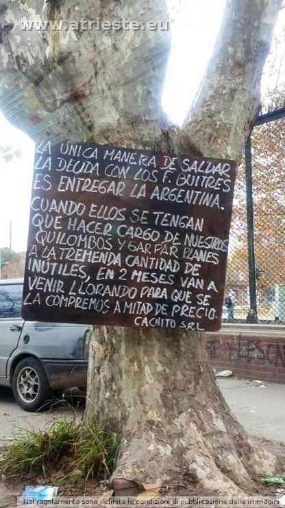 Letta su un cartello a Buenos Aires.