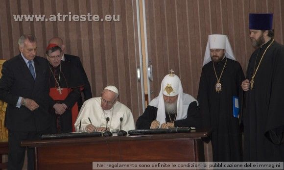 Firma de Declaración Conjunta entre Papa Francisco y Patriarca Kirill, en Cuba.jpg