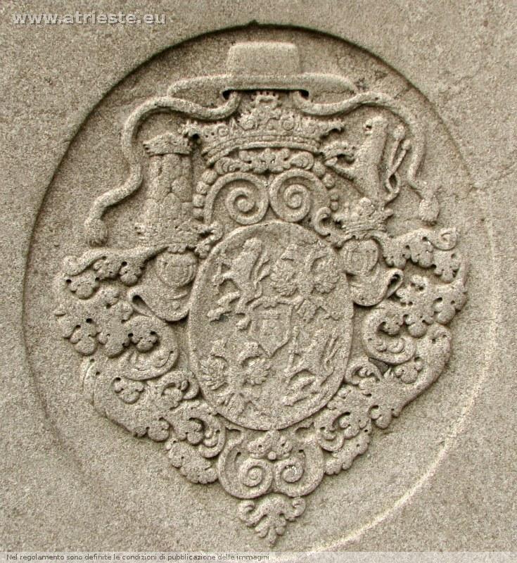 www.atrieste.eu_foto_a002_lapidisangiusto_coroninistemma.jpg