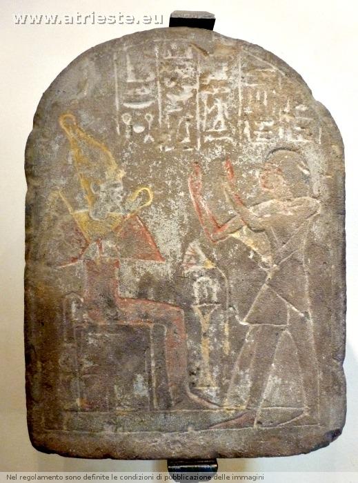 una stele: il defunto Imen-em-inet rende omaggio ad Osiride, XIX dinastia