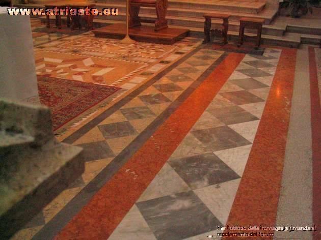  pavimento di marmo proveniente da San Giusto