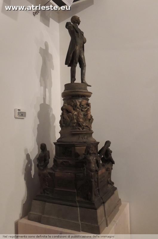 il modellino del monumento a Massimiliano