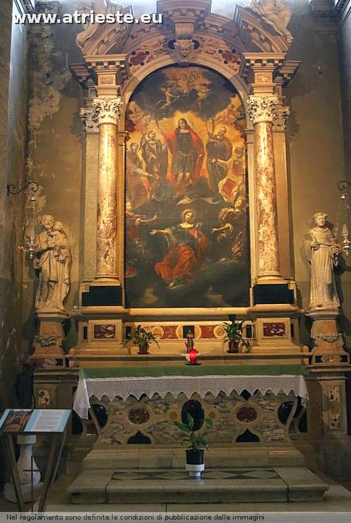 altare laterale dei SS martiri triestini della famiglia Argento, fra il 600 e il 700, ha la pala principale di autore imprecisato, ma attribuibile alla bottega di Andrea Celesti
